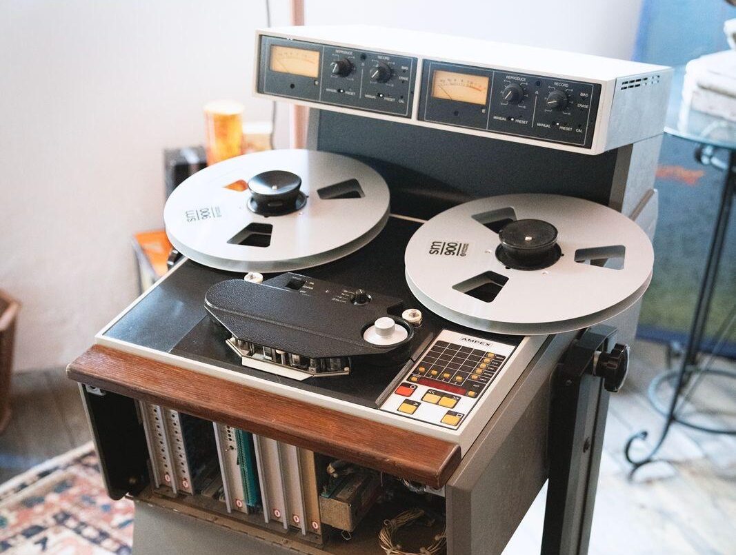 macchine originali perfettamente restaurate tra cui l’Ampex ATR102
