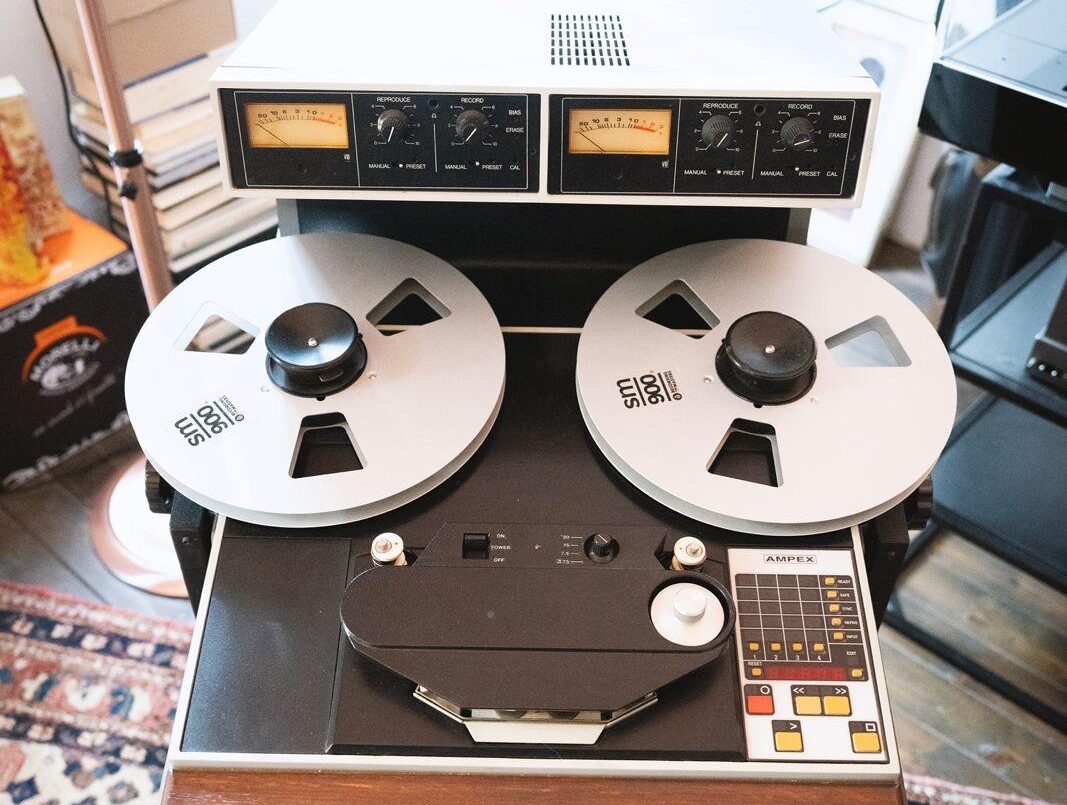macchine originali perfettamente restaurate tra cui l’Ampex ATR102