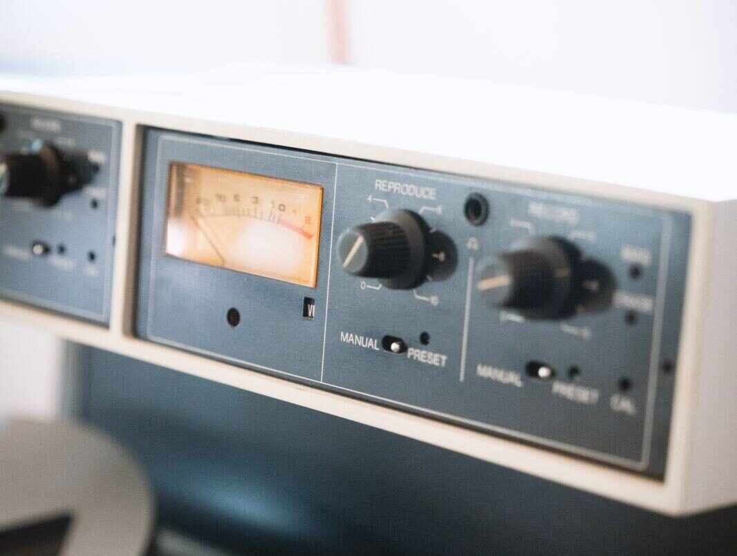 macchine originali perfettamente restaurate tra cui l’Ampex ATR102